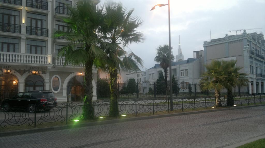 Nini'S Apartments Batumi Bagian luar foto